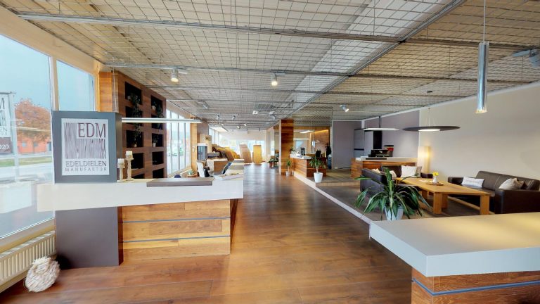 Edeldielenmanufaktur Furstenfeld Eingang innen 2 768x432